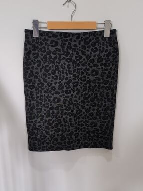 LOFT l Black and Grey Animal Pencil Skirt  Size Petite XXSP